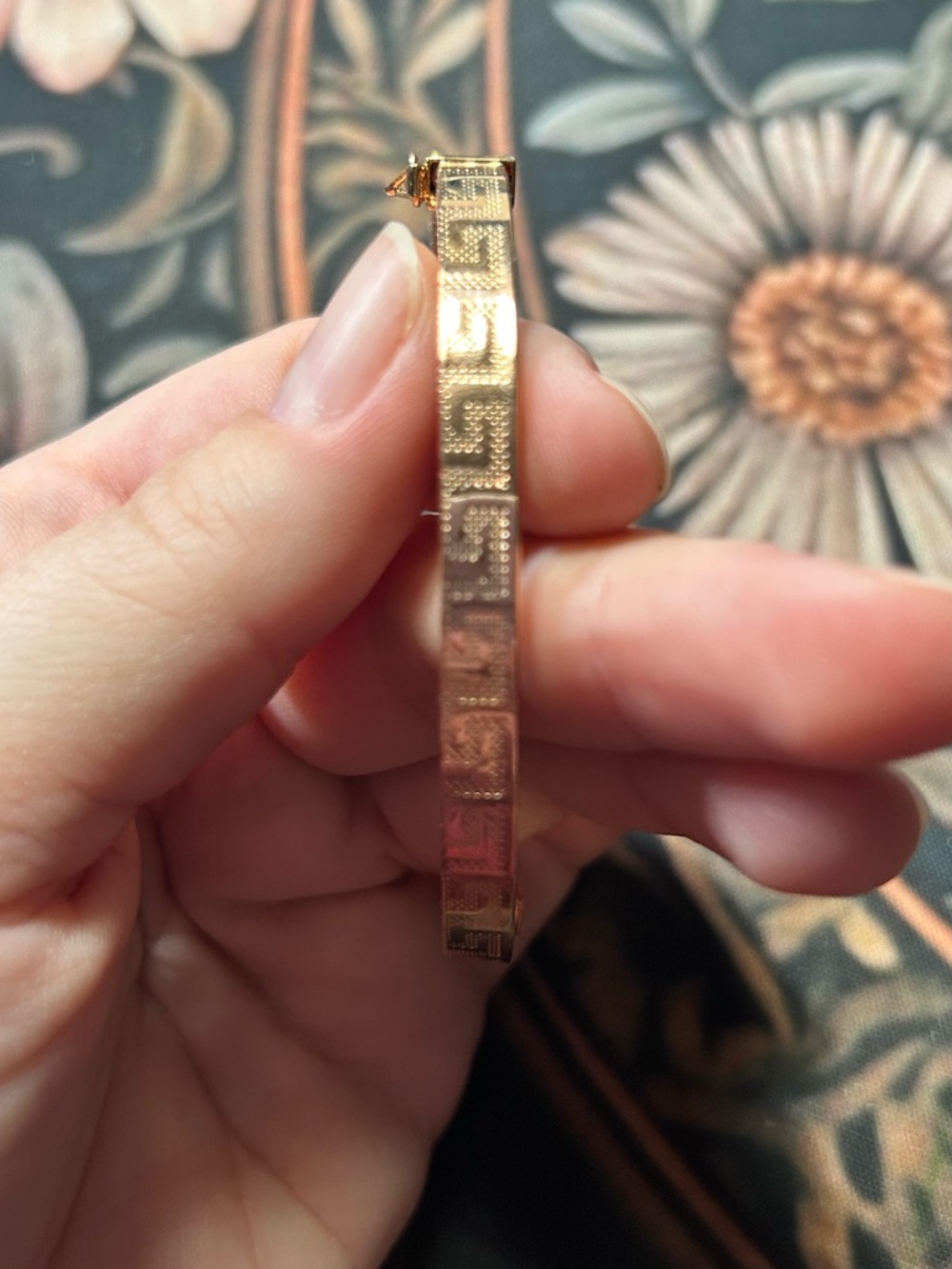 Bangle Bracelet Greek Key Pattern Gold Tone Hinged | Italy
